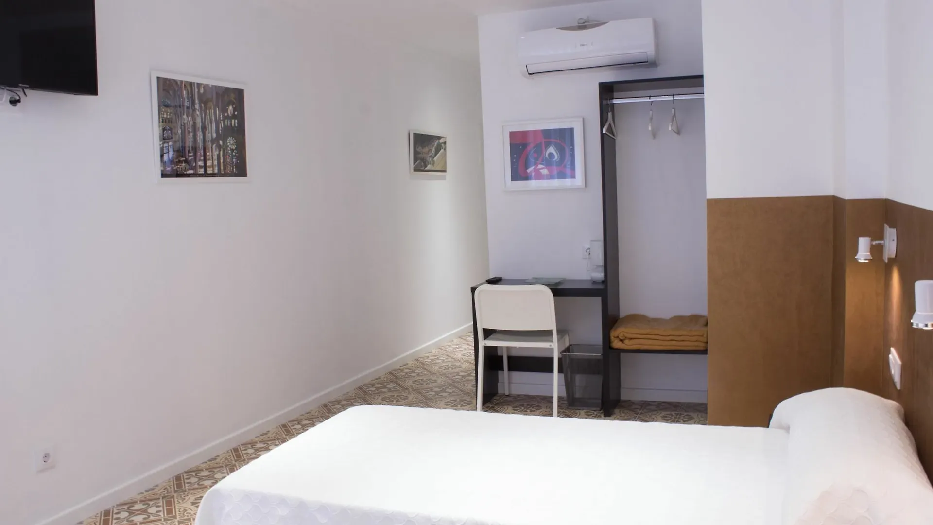 Hostal Nova Barcelona Guest house